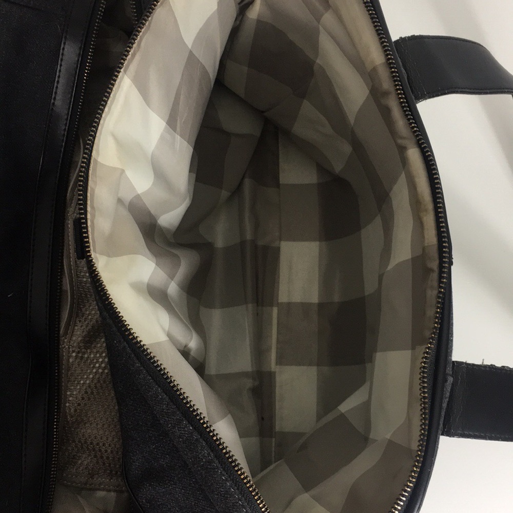 🛑🛑 SOLD!! Lululemon Black Yoga Wool Duffle Bag - Picture 6 of 8